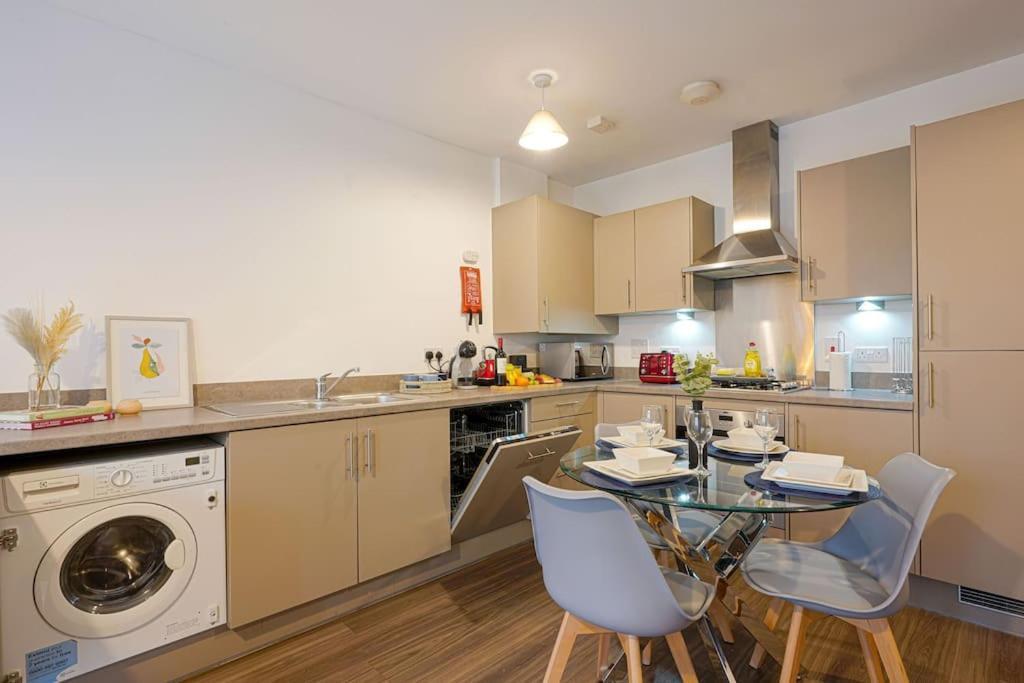 Apartment Luxury Campbell Park Apartments: Mk Balcony Milton Keynes