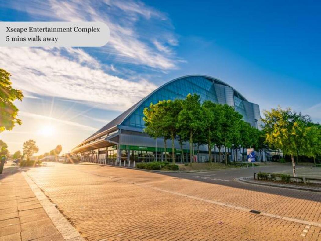 Luxury Campbell Park Apartments: Mk Balcony Milton Keynes